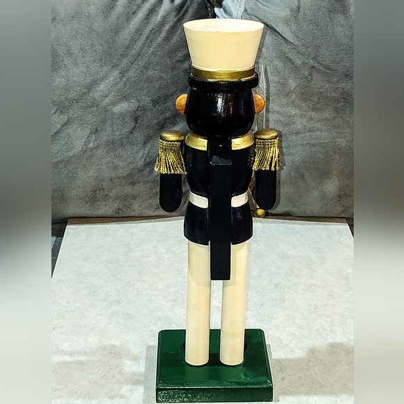 LIMITED EDITION HAND CRAFTED WOOD MILTARY SOLIDER HOLIDAY NUT CRACKER #62 OF 472 - Picture 9 of 13